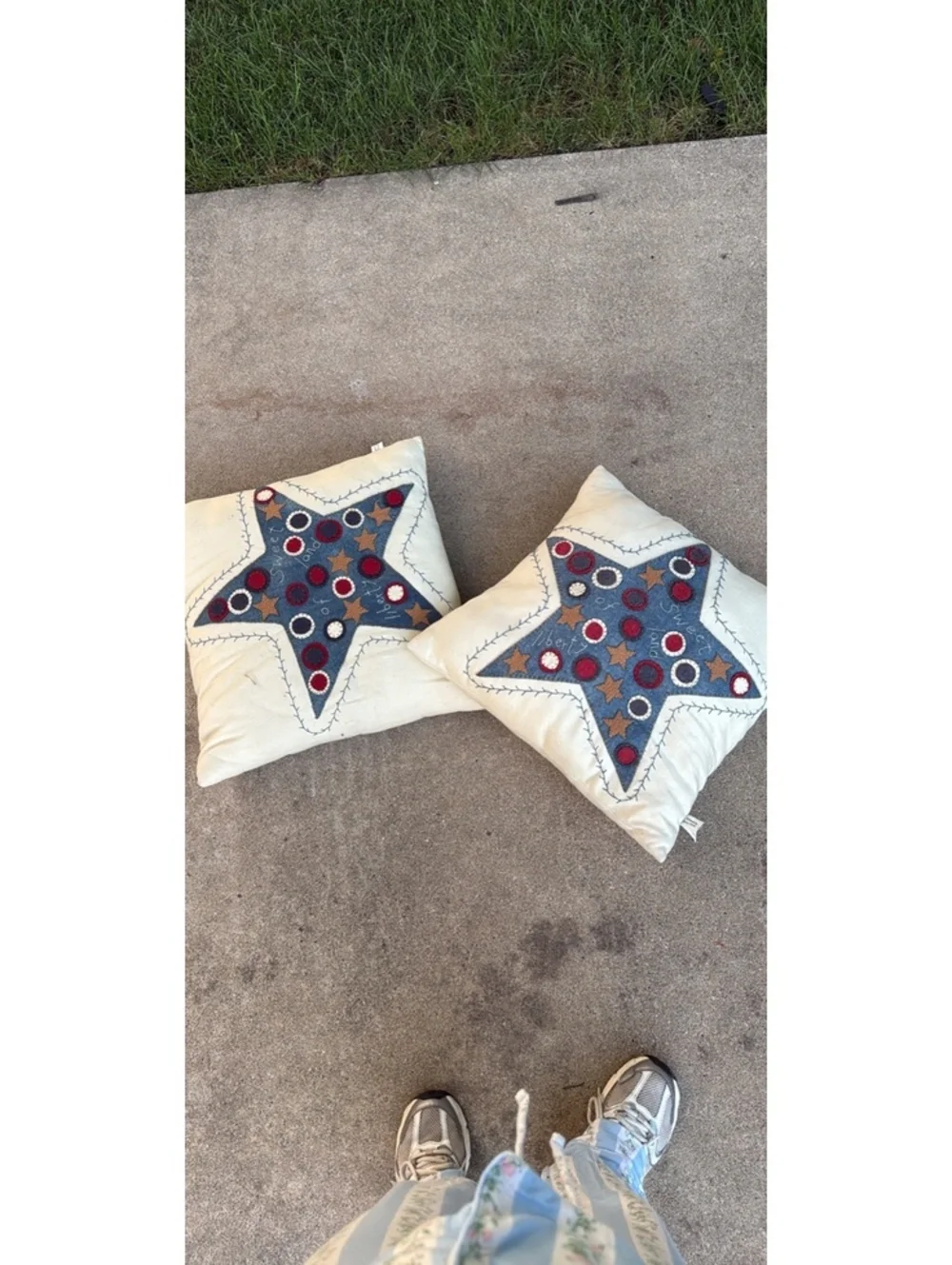Primitive pillows